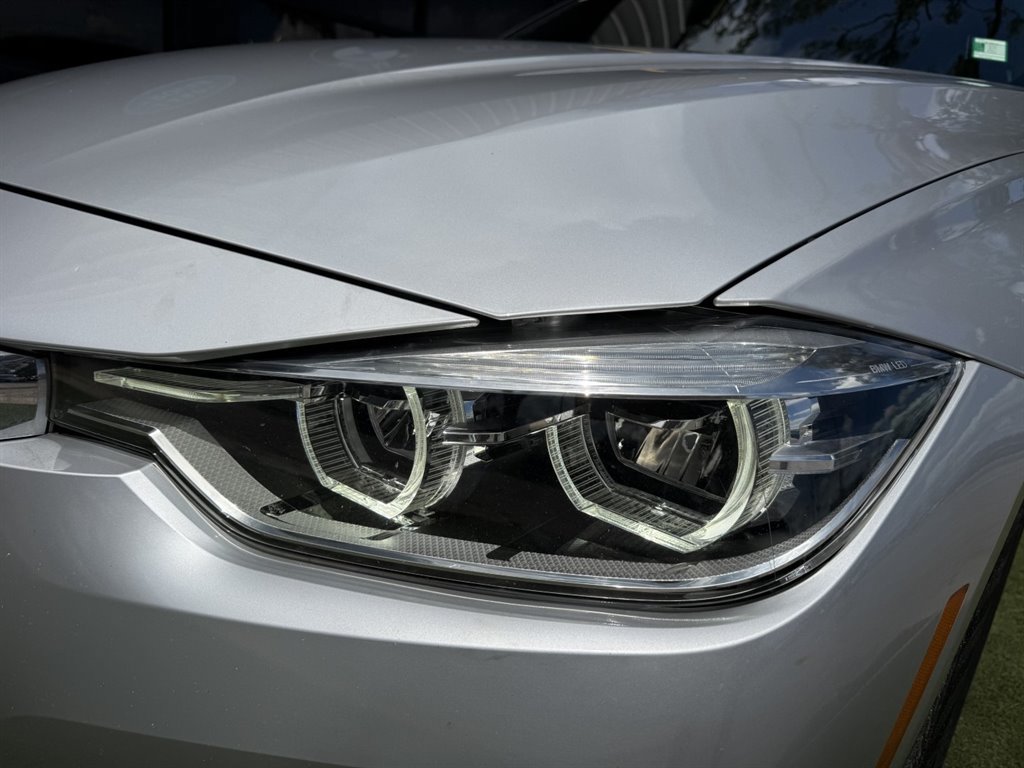 Used 2017 BMW 330i Sedan RWD image 10