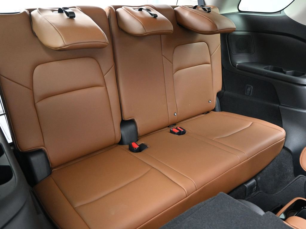 Used 2025 Nissan Pathfinder Platinum image 14