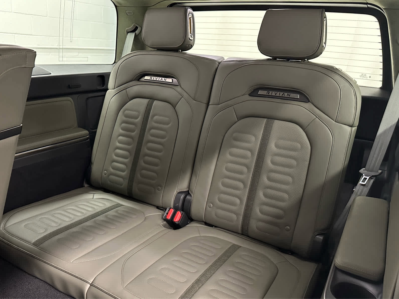 Used 2024 Rivian R1S Adventure image 17