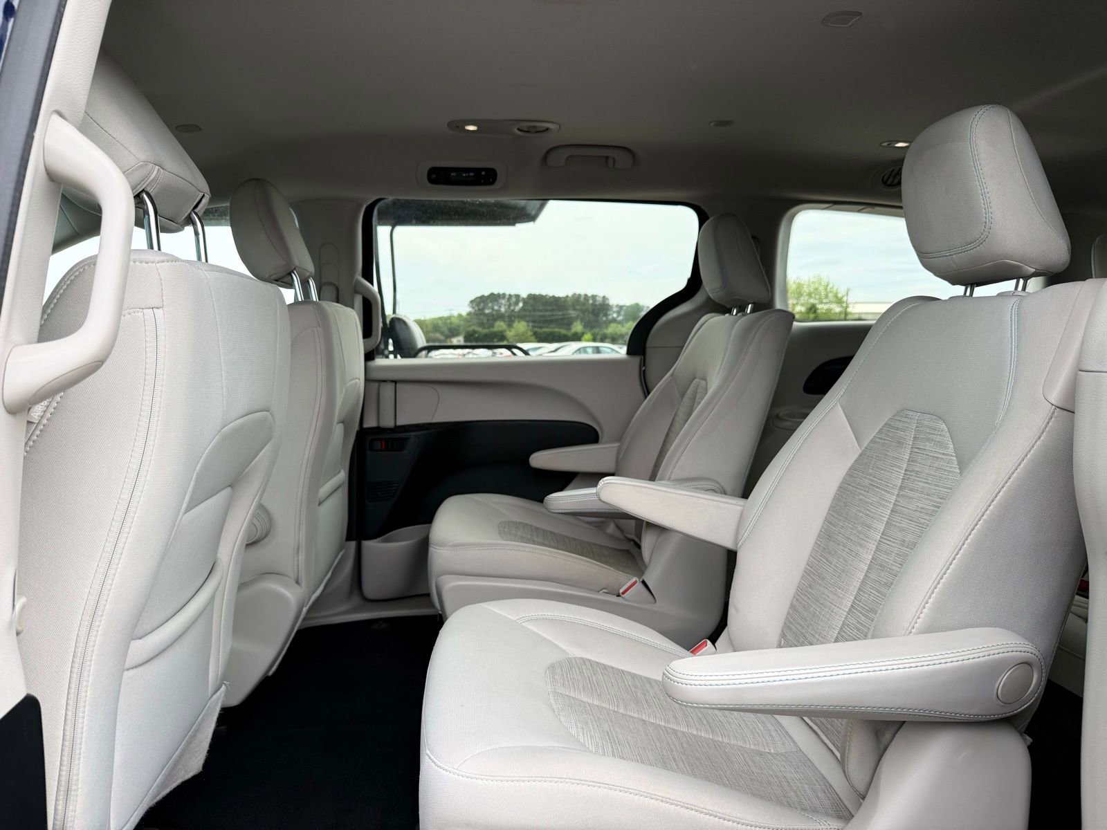 Used 2018 Chrysler Pacifica Touring Plus image 21