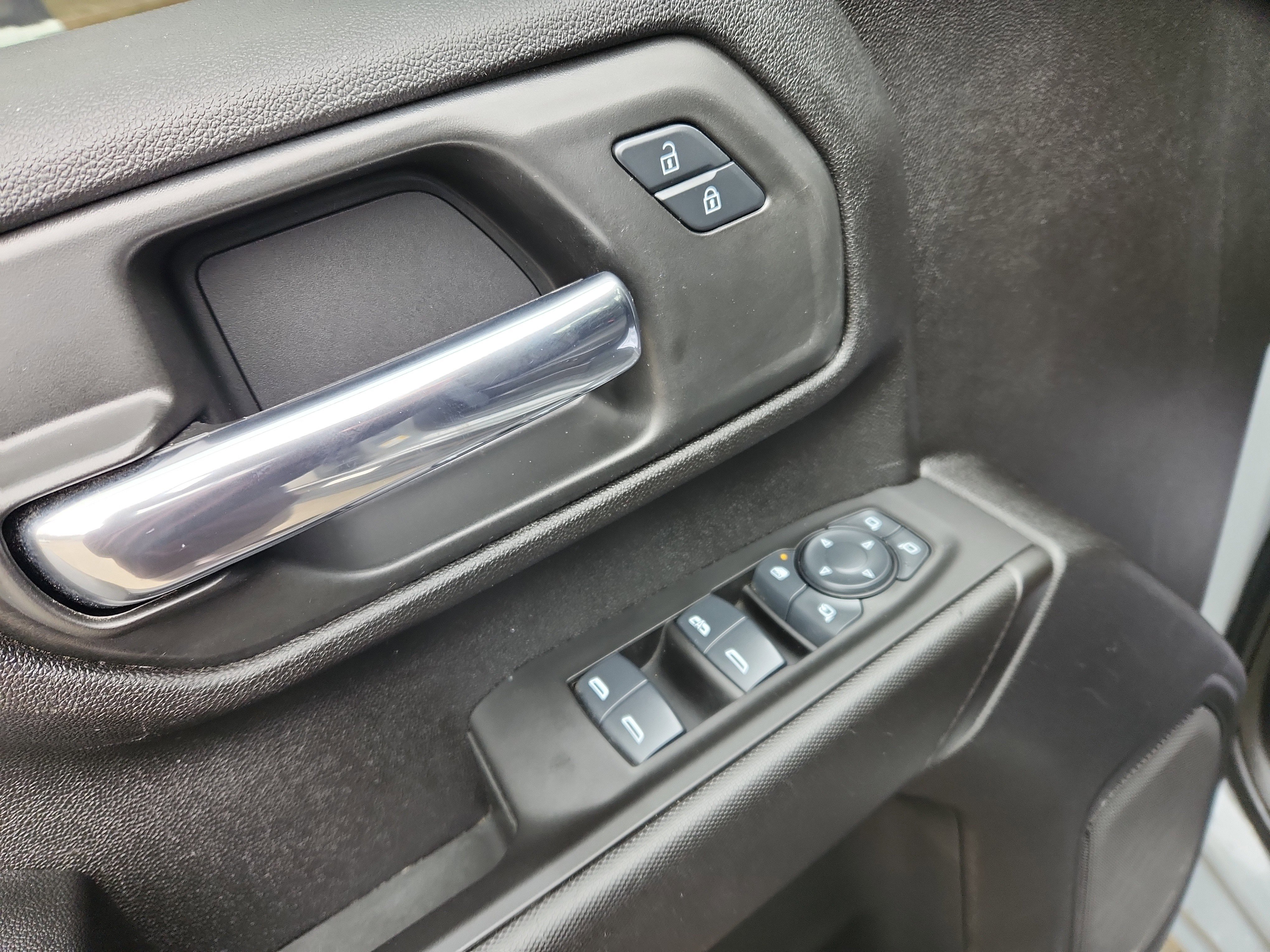 Used 2025 Chevrolet Silverado 2500 Custom w/ Custom Value Package image 14