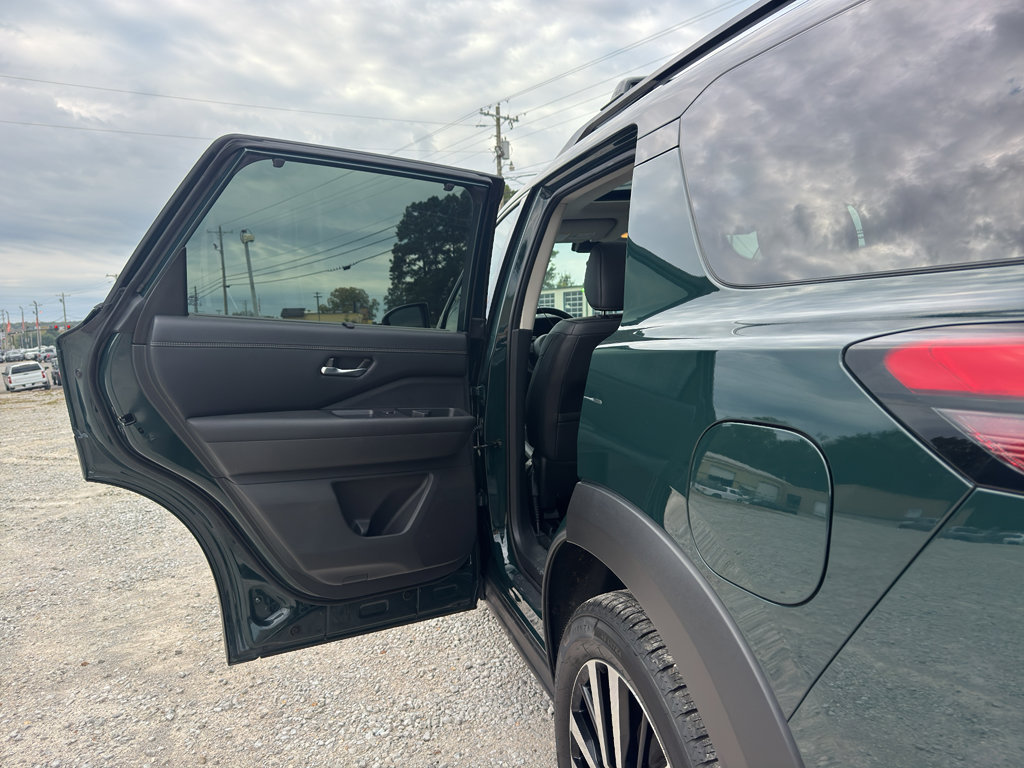 Used 2023 Nissan Pathfinder Platinum image 19