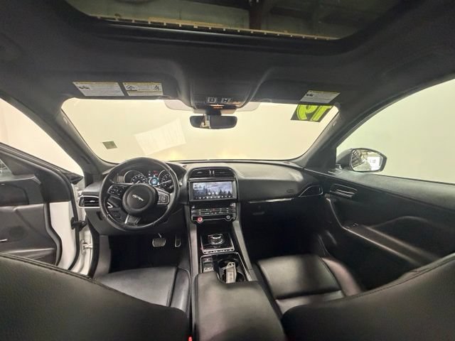 Used 2019 Jaguar F-PACE Premium AWD/4WD image 16