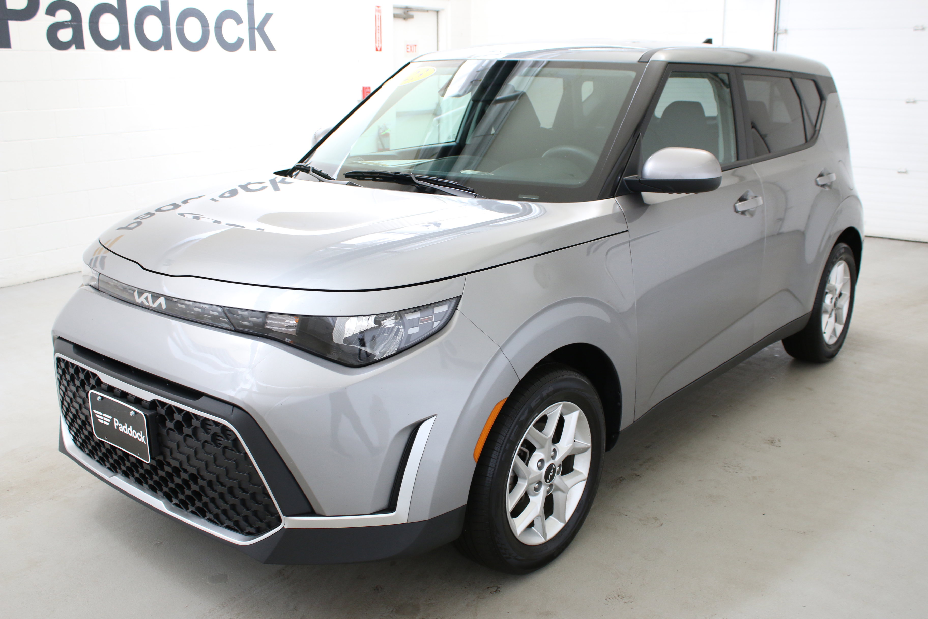 Used 2023 Kia Soul LX w/ LX Technology Package FWD image 3