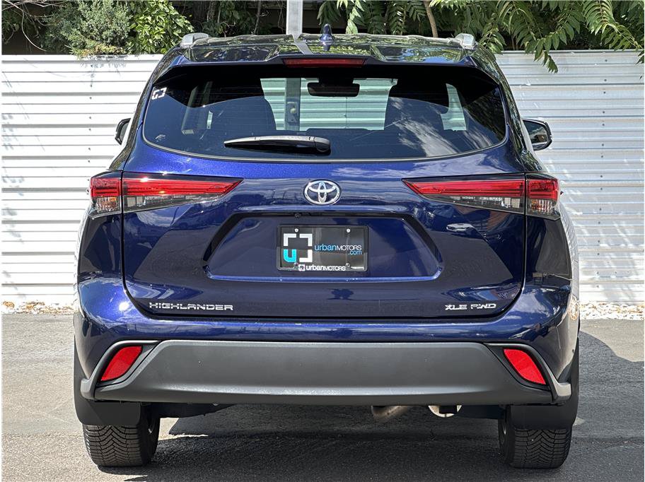 Used 2022 Toyota Highlander XLE AWD/4WD image 11