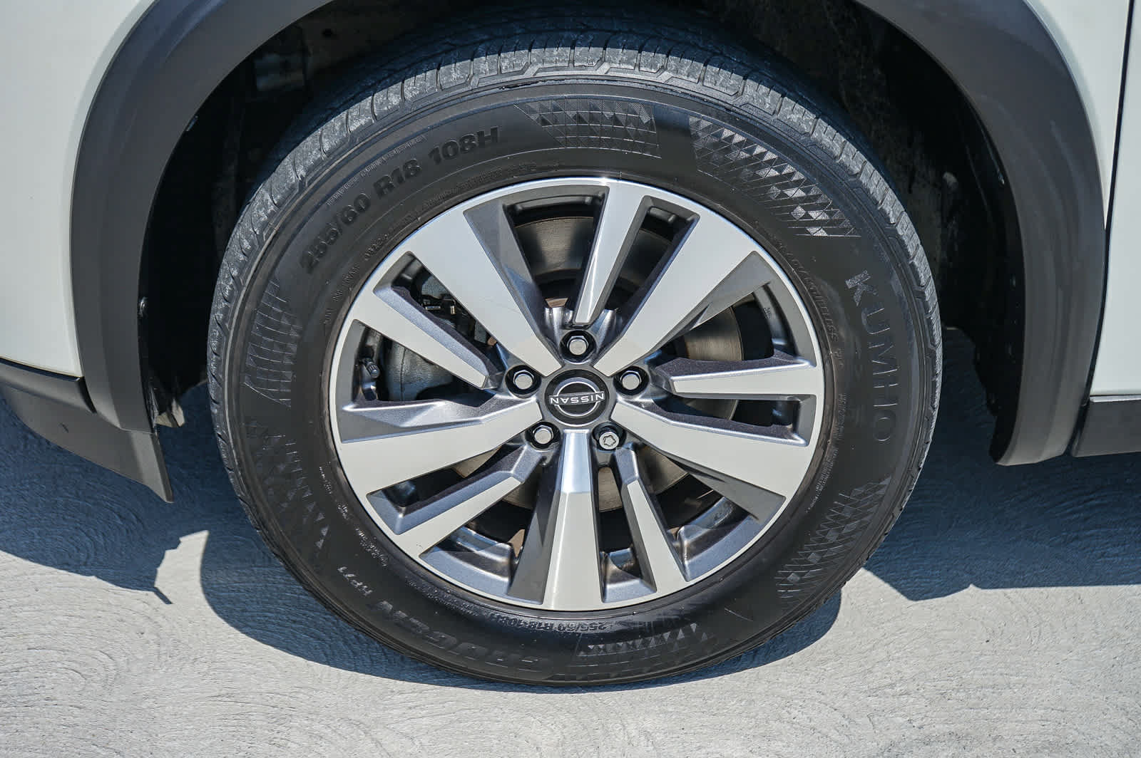 Used 2023 Nissan Pathfinder SL w/ Lighting Package (N92) FWD image 10
