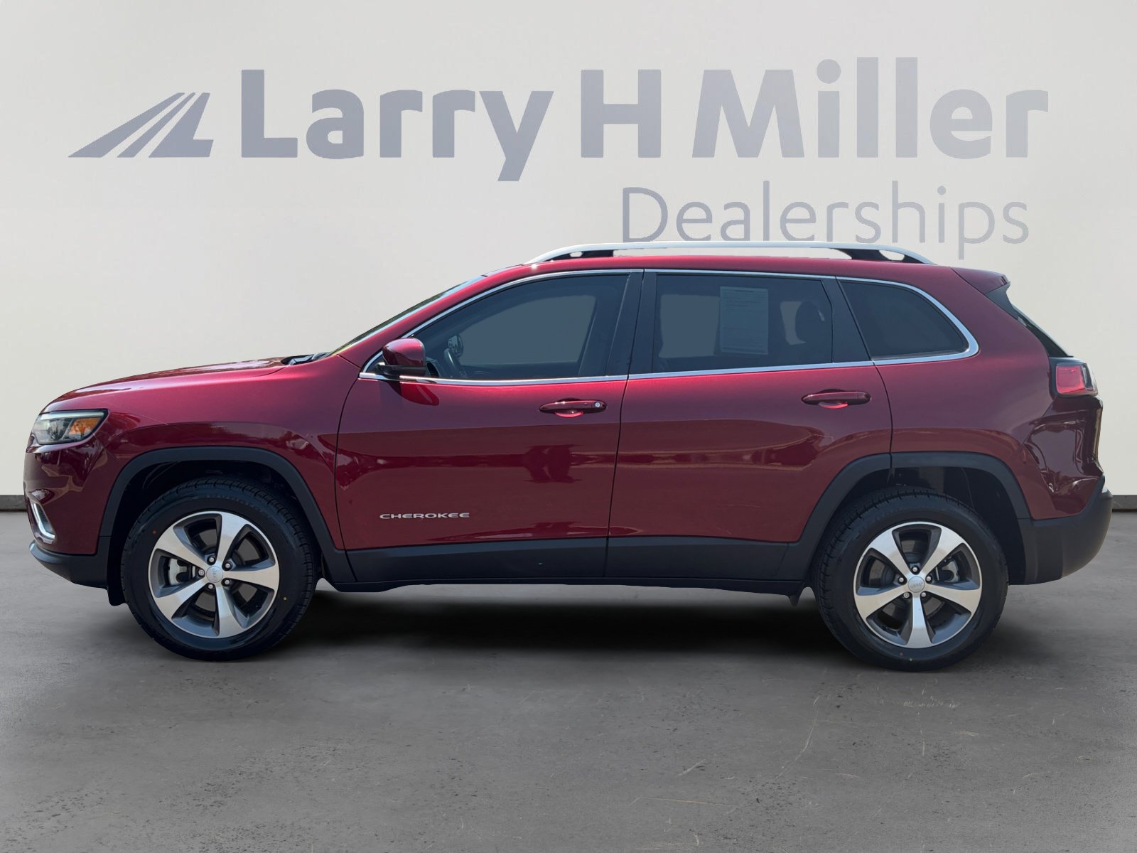 Used 2021 Jeep Cherokee Limited w/ Elite Package AWD/4WD image 2