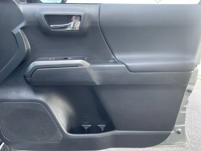Used 2022 Toyota Tacoma TRD Off-Road AWD/4WD image 26