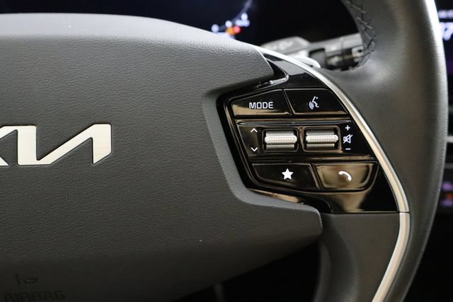 Certified 2024 Kia Niro Wind FWD image 10