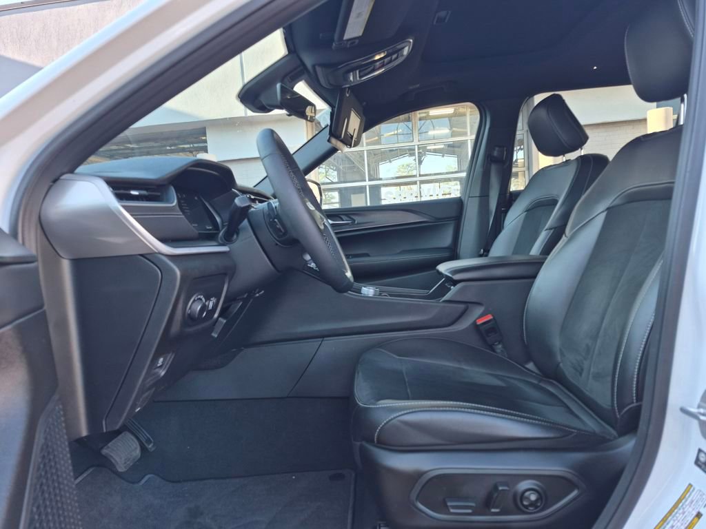 Used 2025 Jeep Grand Cherokee L Altitude image 2