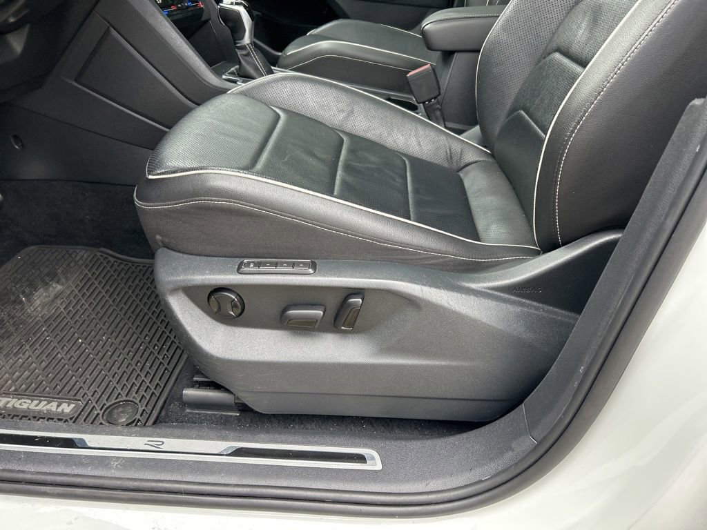 Used 2022 Volkswagen Tiguan SEL R-Line image 16