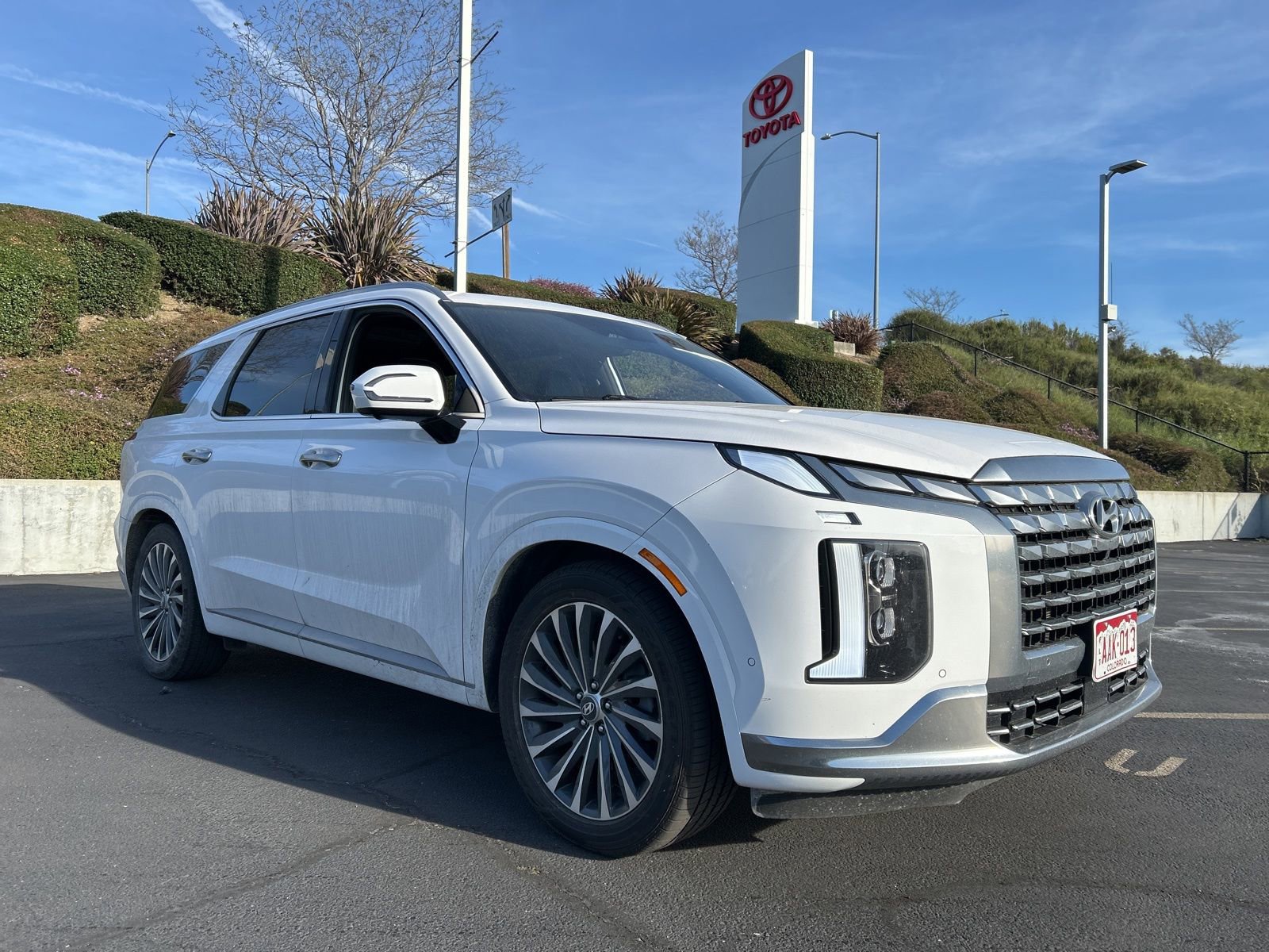 Used 2024 Hyundai Palisade Calligraphy image 1
