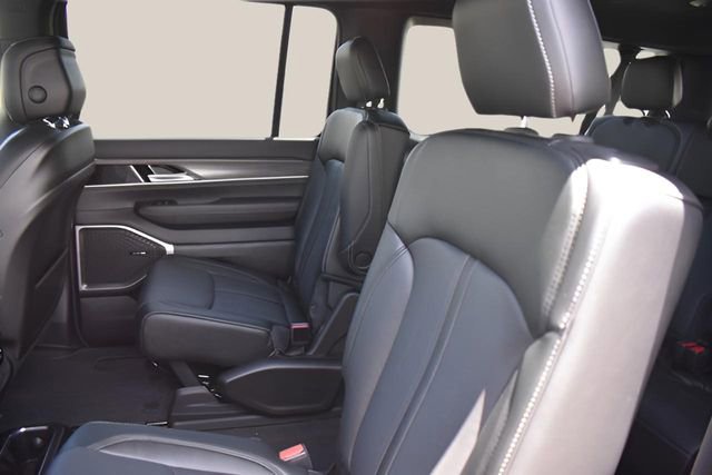 Used 2024 Jeep Wagoneer L Series II w/ Premium Group I image 14