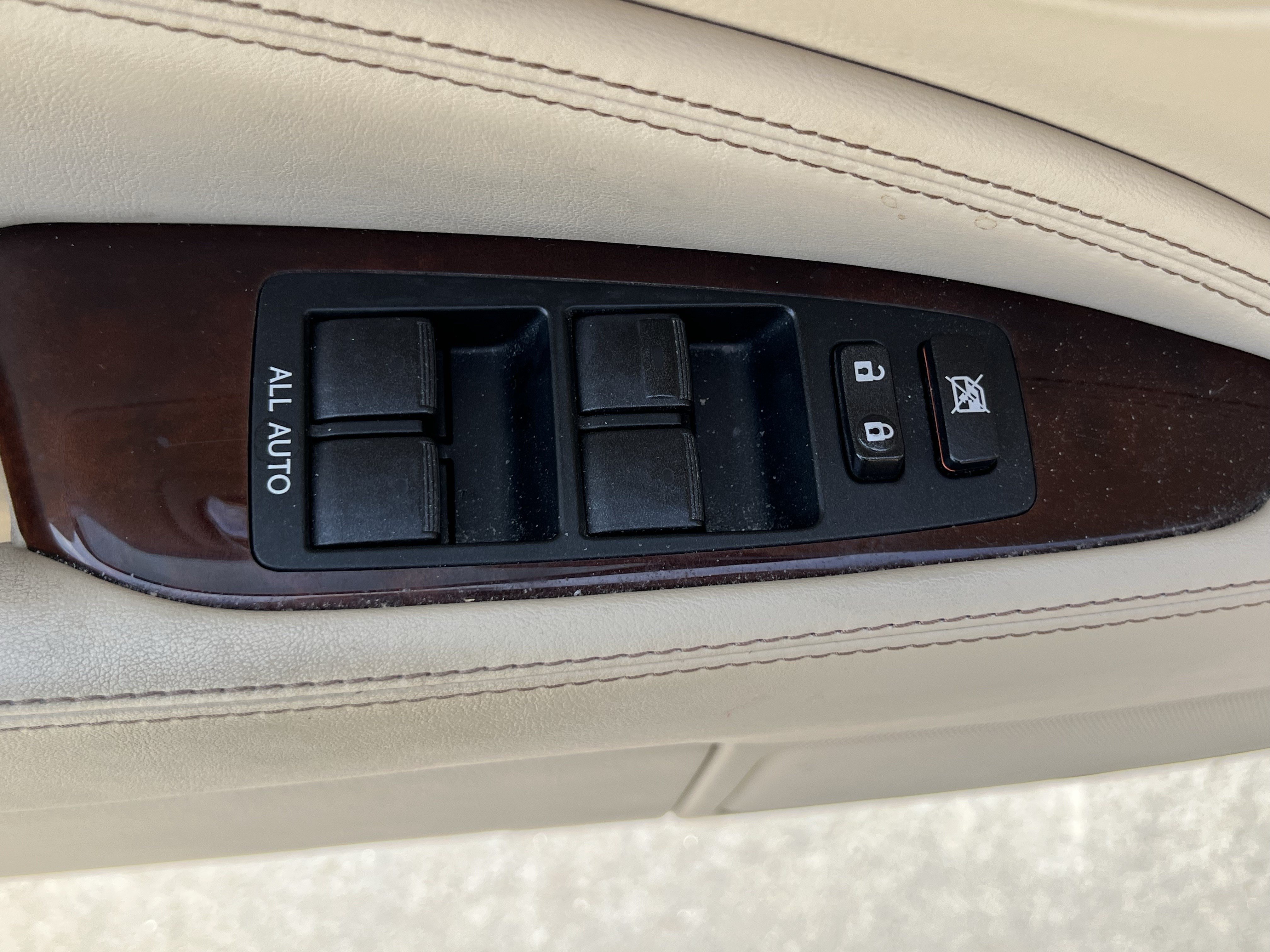 Used 2017 Lexus LS 460 L w/ Ultra Luxury Package RWD image 15