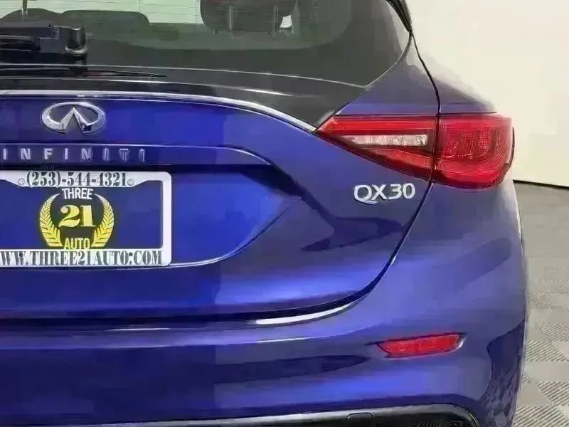 Used 2017 INFINITI QX30 FWD image 11