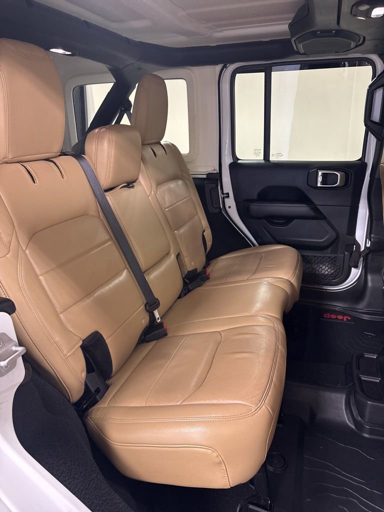 Used 2018 Jeep Wrangler Unlimited Sahara image 33