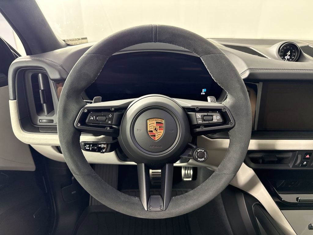 New 2026 Porsche Cayenne GTS image 36