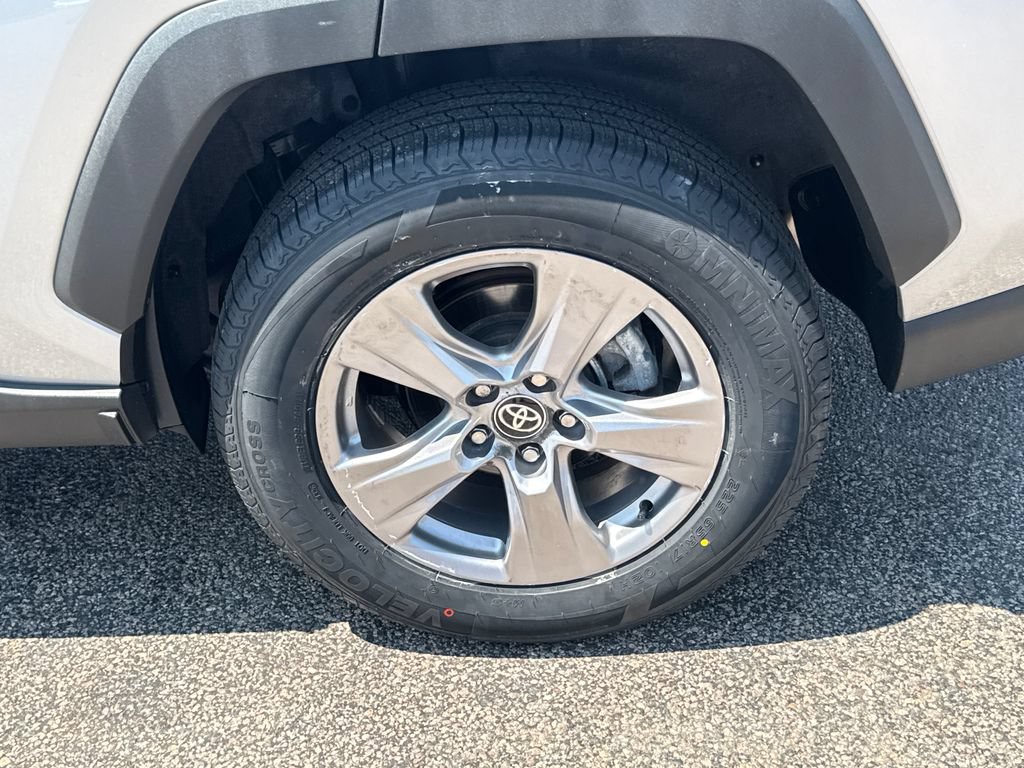 Used 2025 Toyota RAV4 XLE AWD/4WD image 41