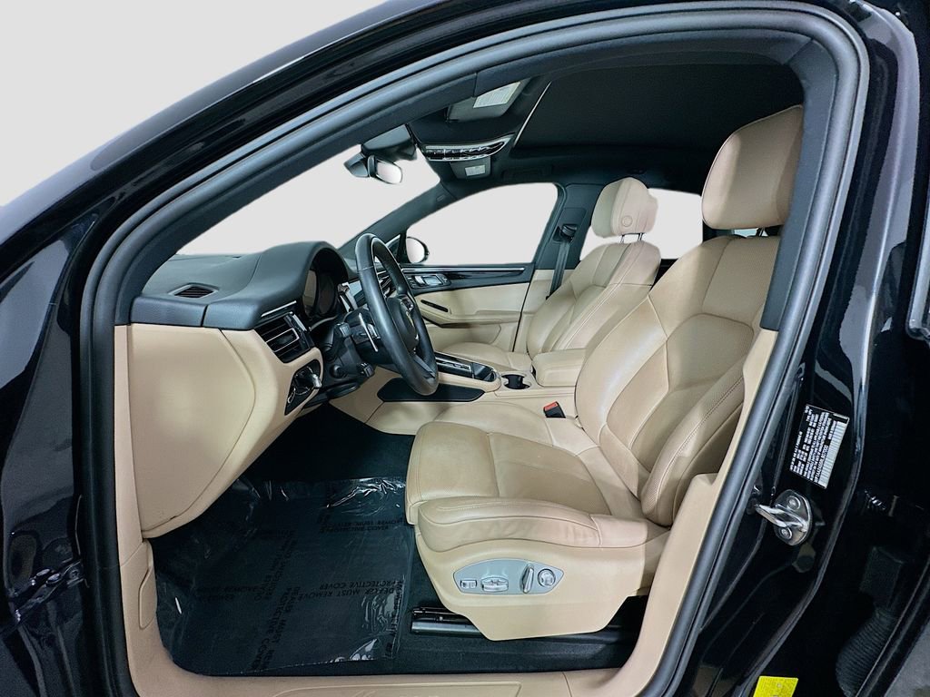 Certified 2024 Porsche Macan AWD/4WD image 5