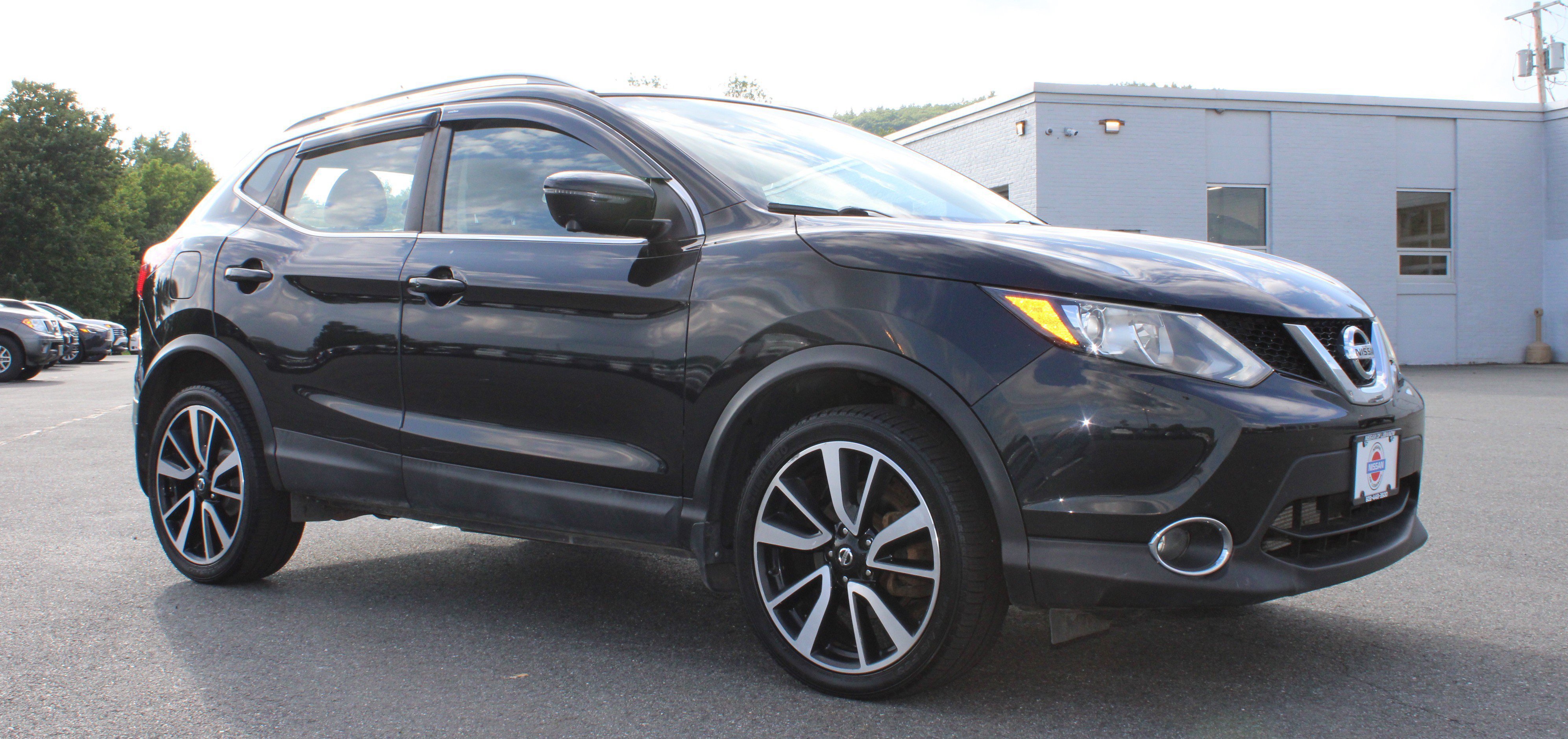 Used 2017 Nissan Rogue Sport SL AWD/4WD image 5
