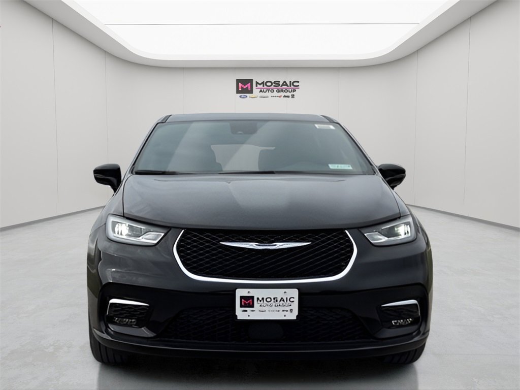 New 2026 Chrysler Pacifica Select image 3