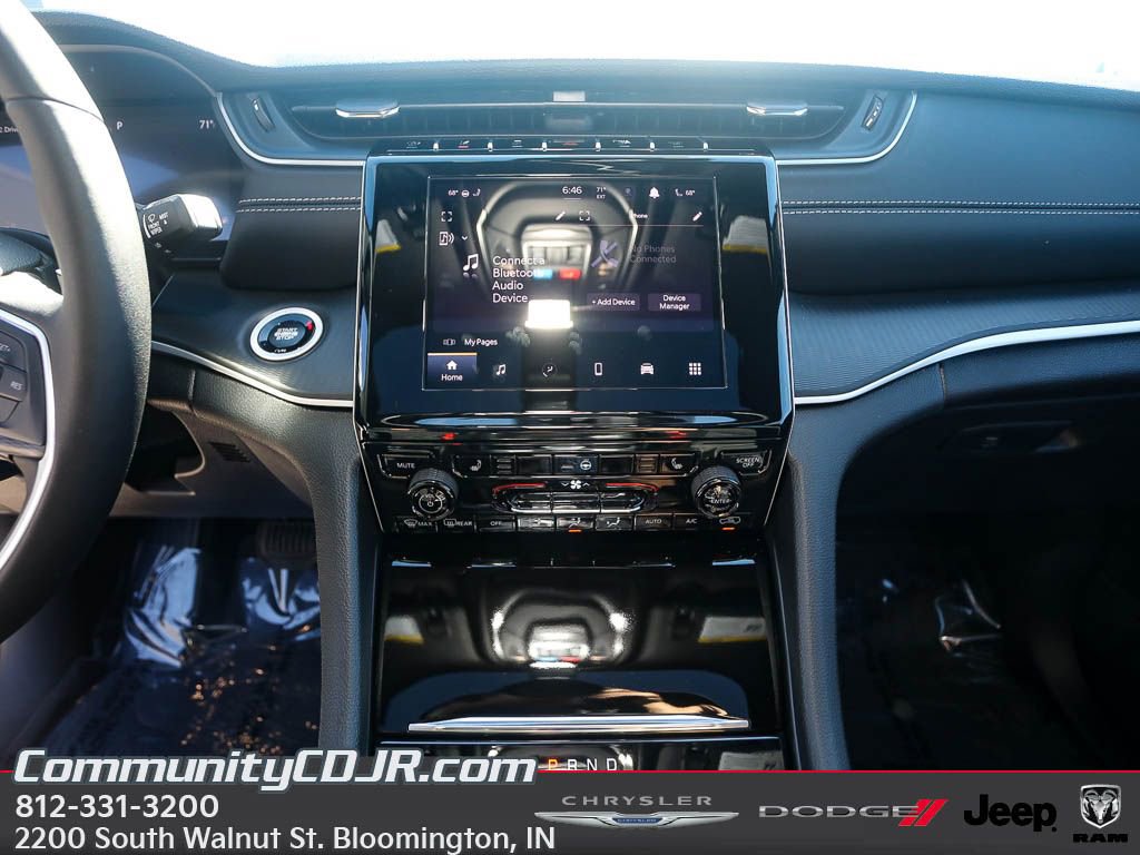 New 2025 Jeep Grand Cherokee Laredo X w/ Luxury Tech Group I AWD/4WD image 16