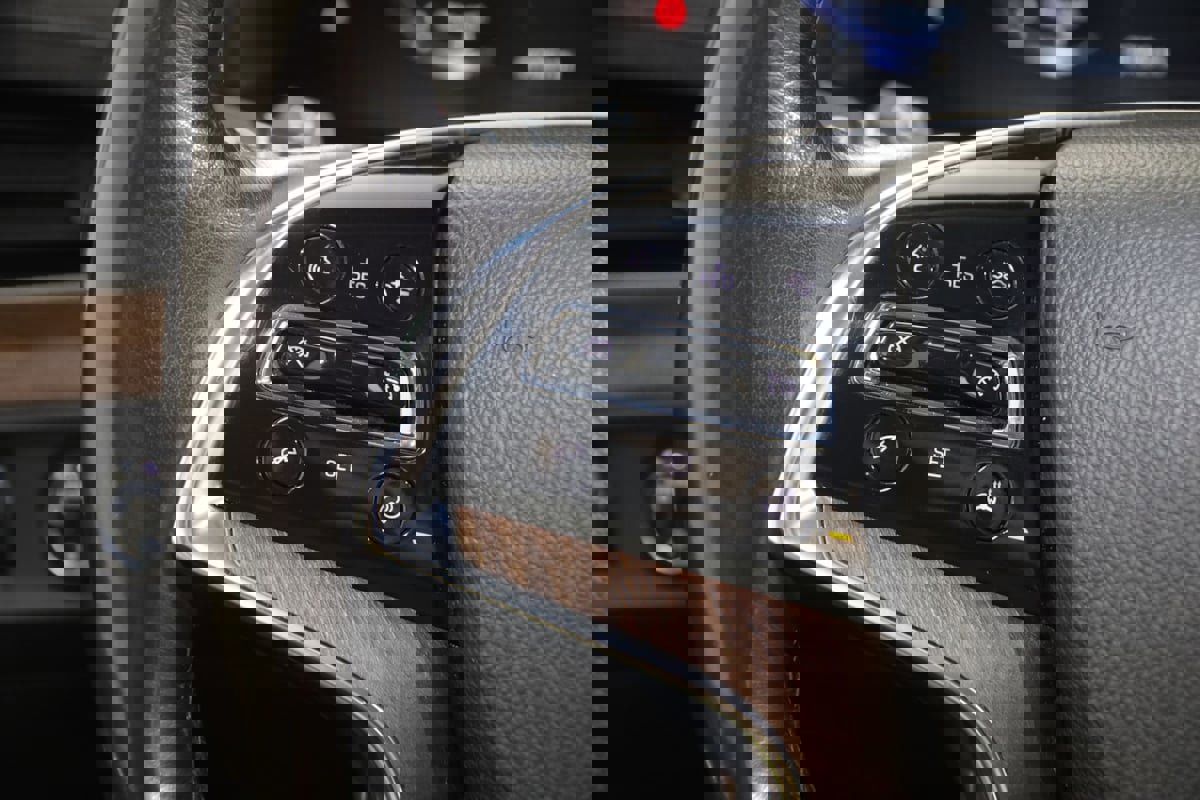 Used 2019 Cadillac Escalade ESV Premium Luxury AWD/4WD image 37