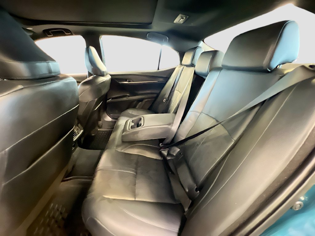 Used 2025 Toyota Camry XSE FWD image 24