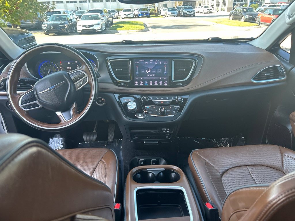 Used 2019 Chrysler Pacifica Limited w/ Advanced Safetytec Group FWD image 28
