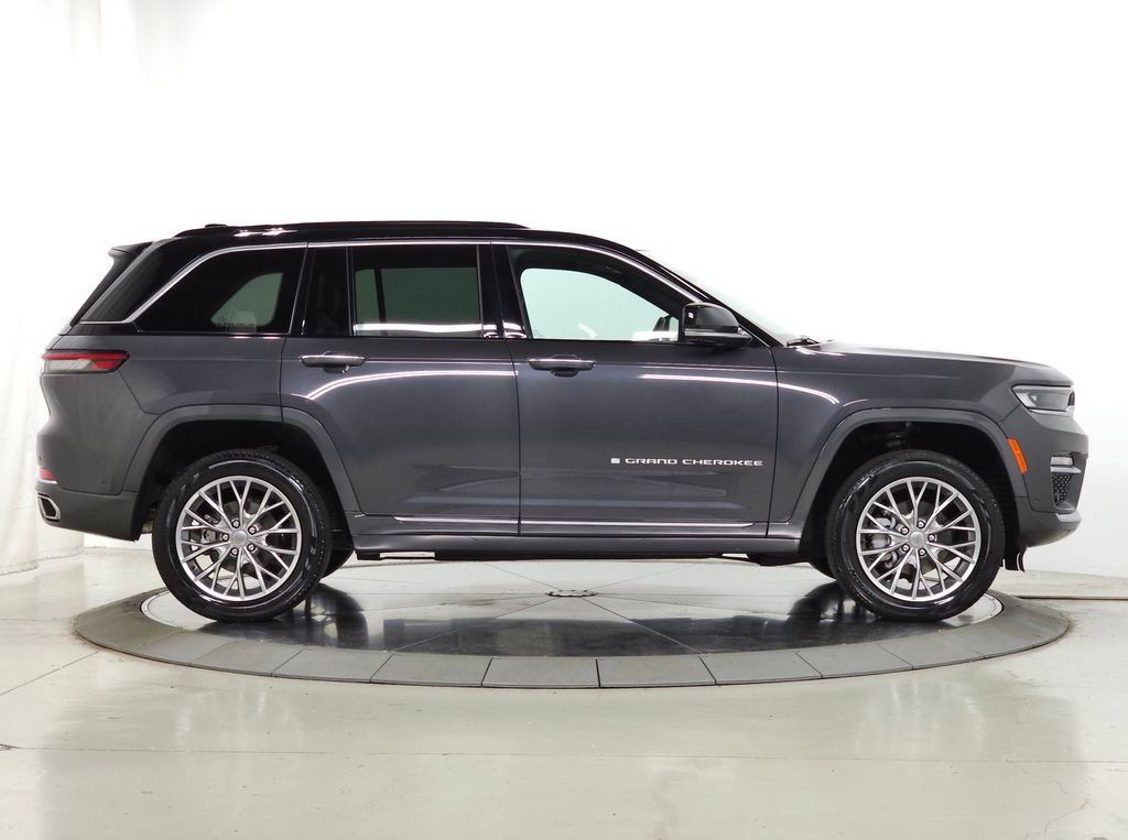 Used 2025 Jeep Grand Cherokee Summit AWD/4WD image 12