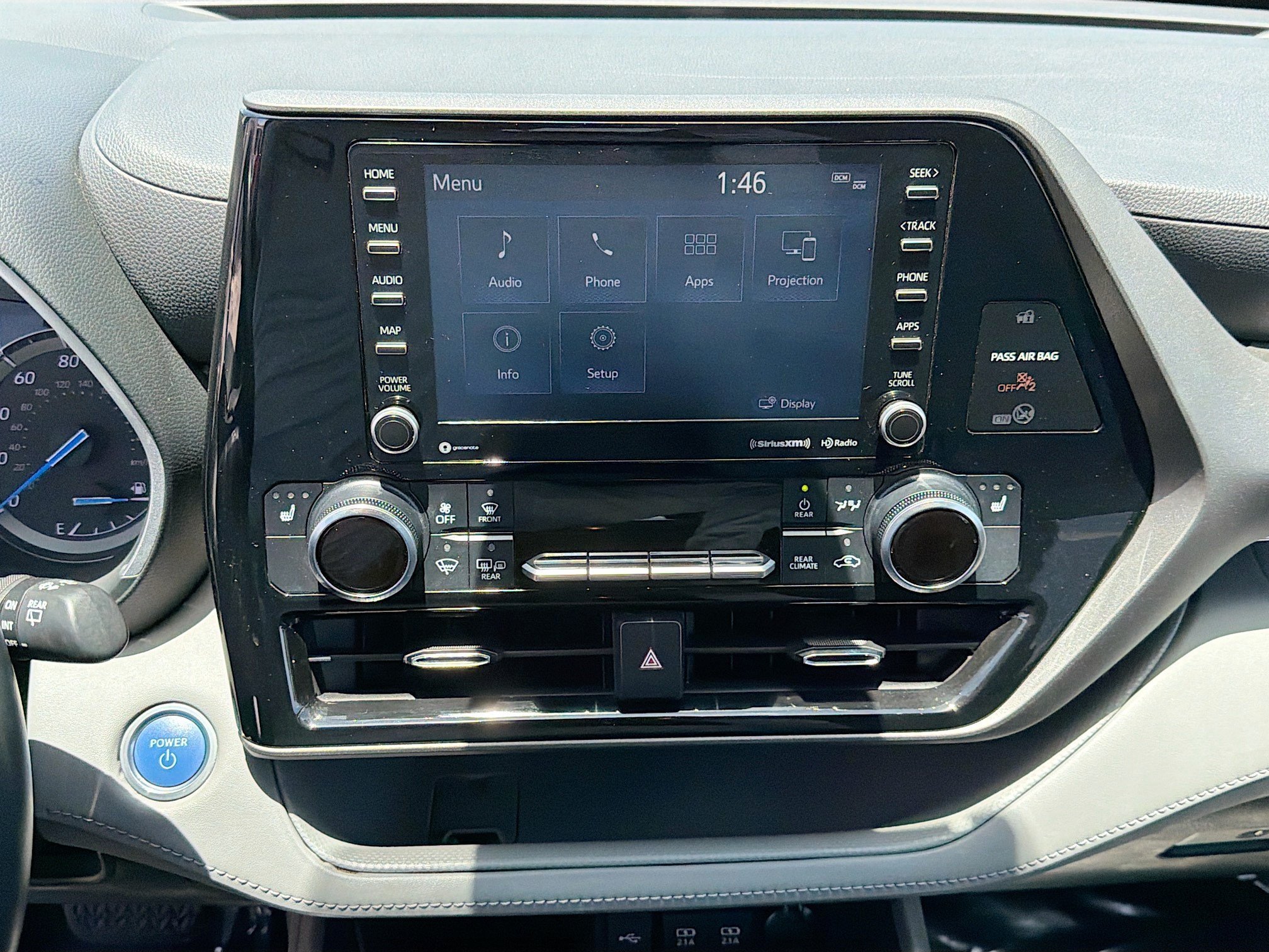 Used 2021 Toyota Highlander XLE AWD/4WD image 30