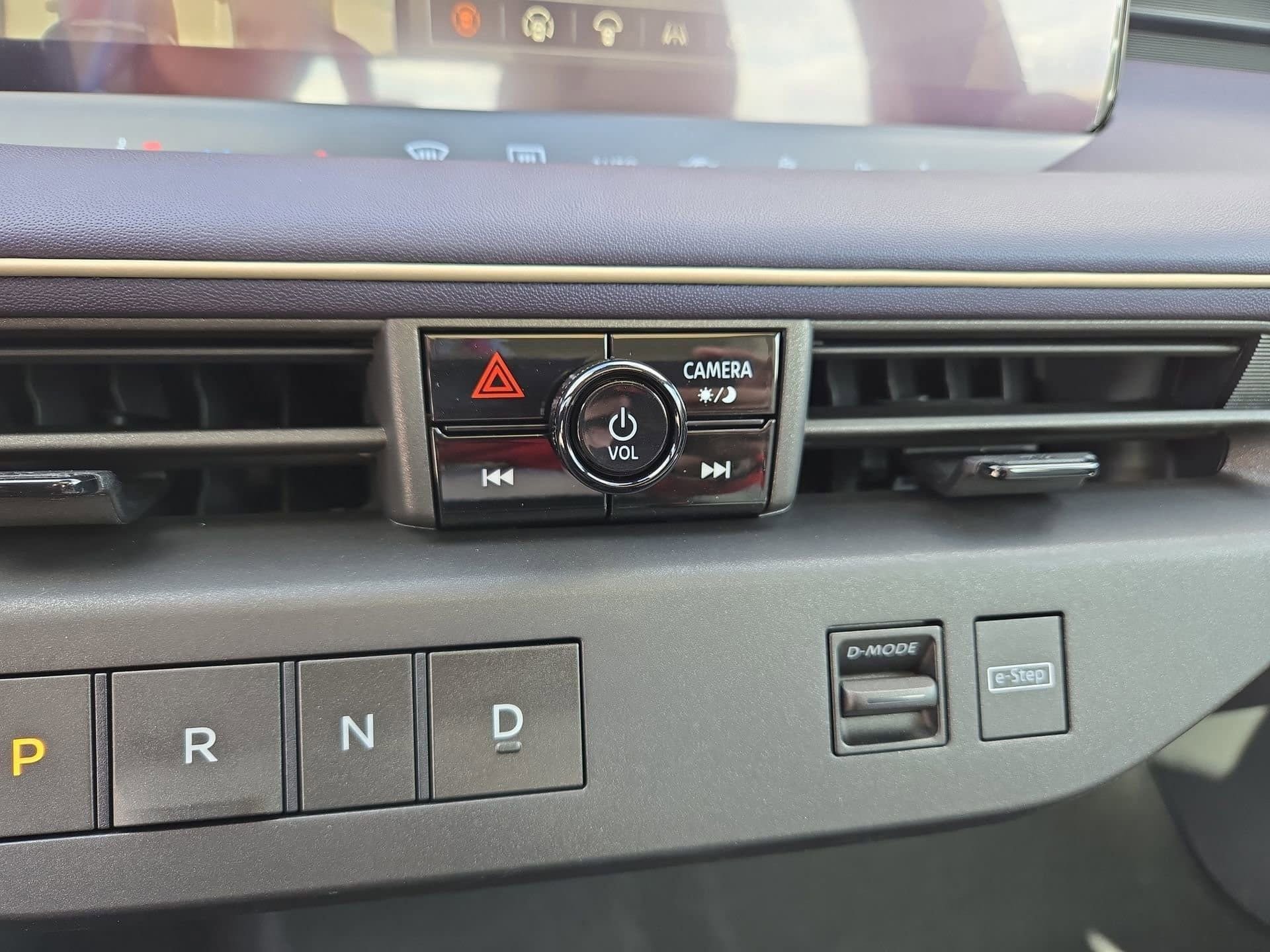 New 2026 Nissan Leaf Platinum+ image 27