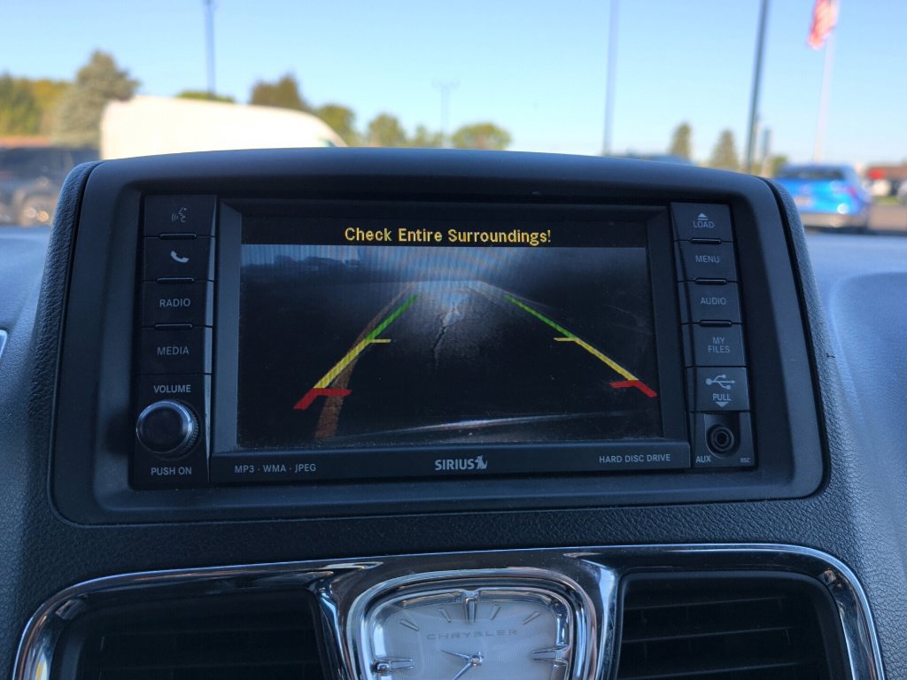 Used 2011 Chrysler Town & Country Touring FWD image 9