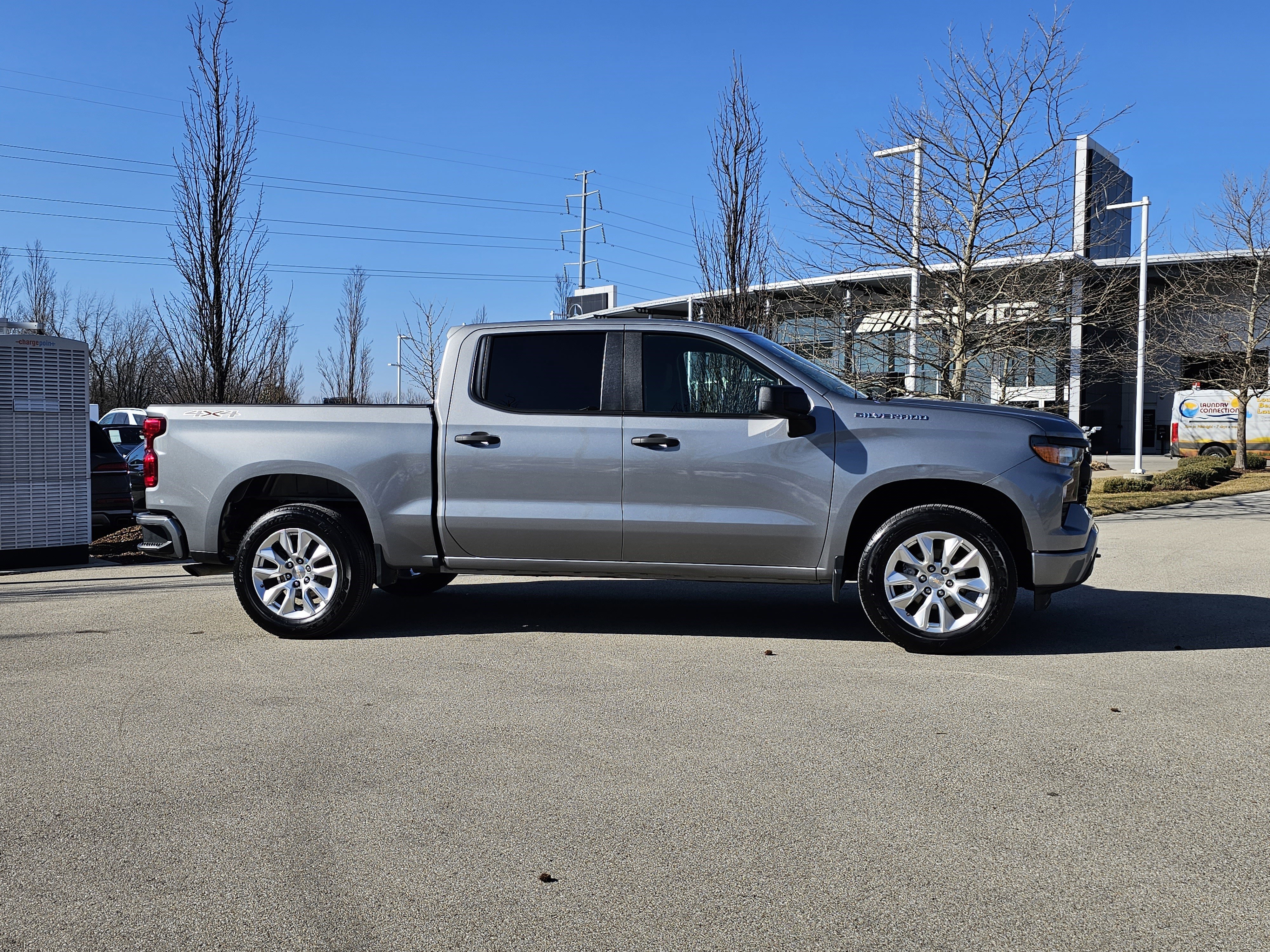 Used 2023 Chevrolet Silverado 1500 Custom image 2