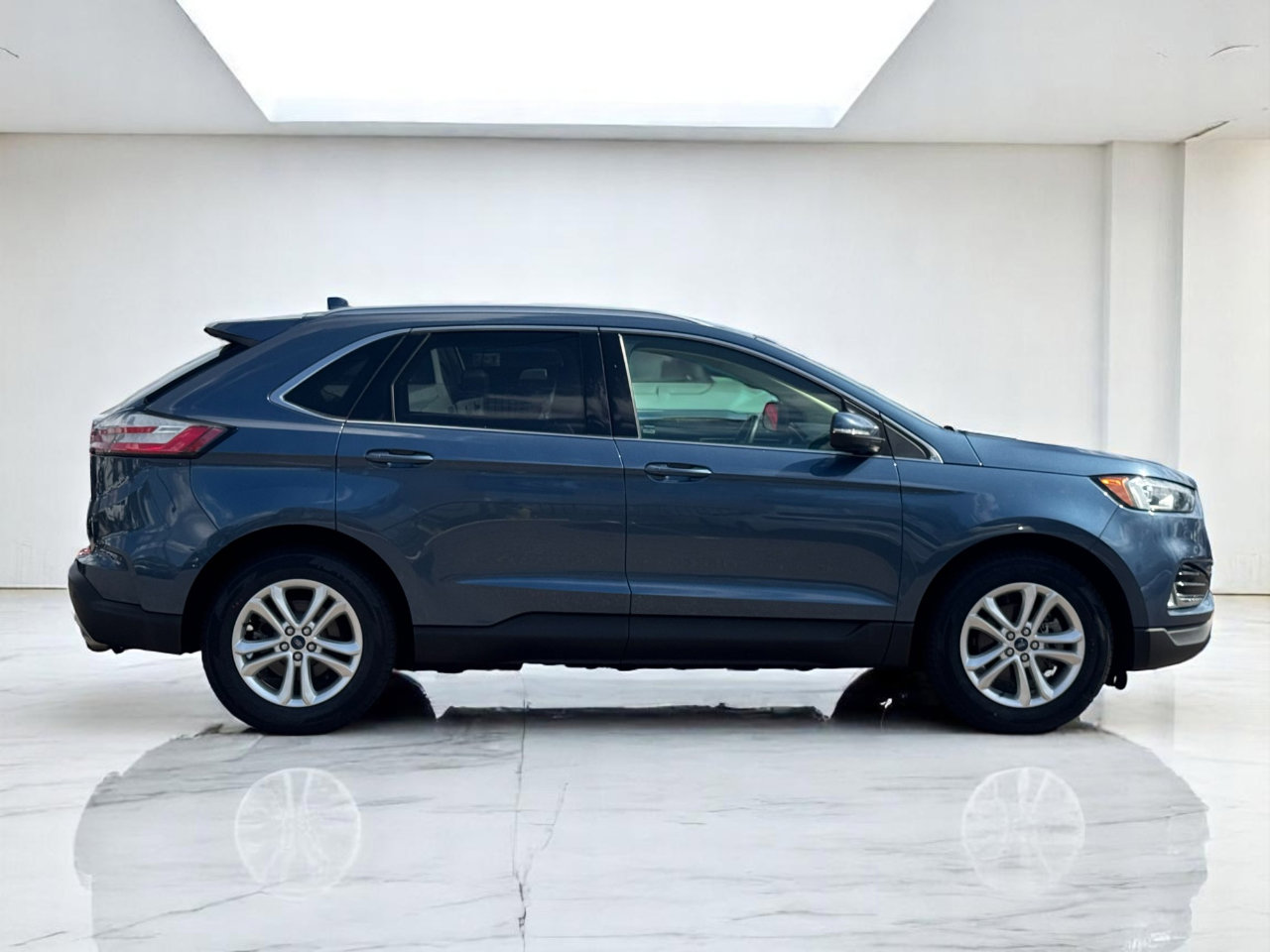 Used 2019 Ford Edge SEL w/ Equipment Group 201A image 4