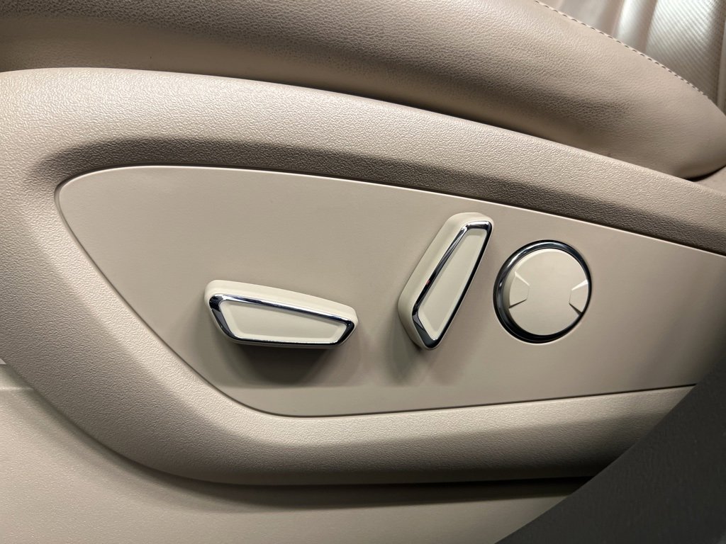 Certified 2023 Lincoln Nautilus Reserve image 24