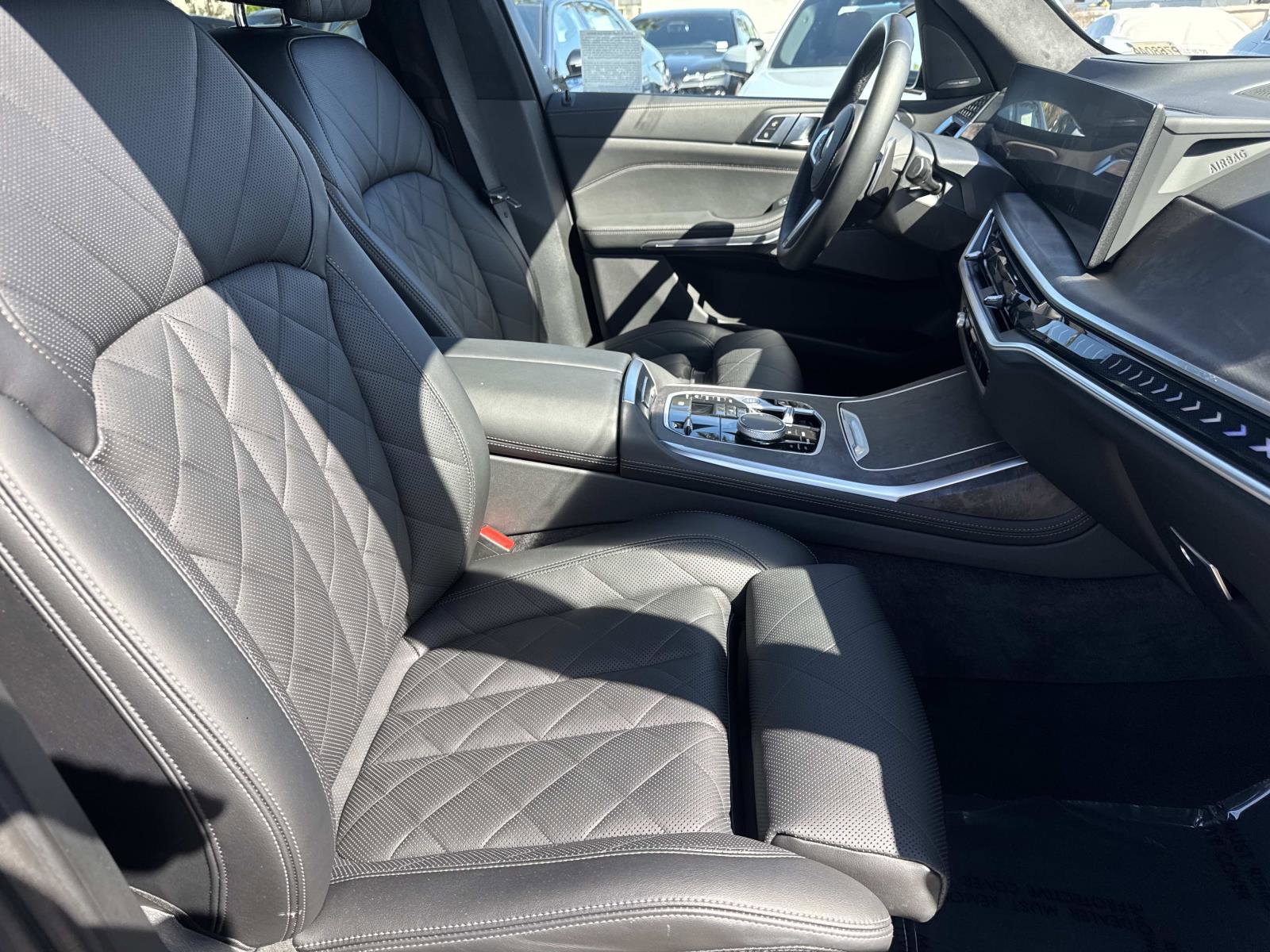 Certified 2025 BMW X7 xDrive40i w/ M Sport Package image 22