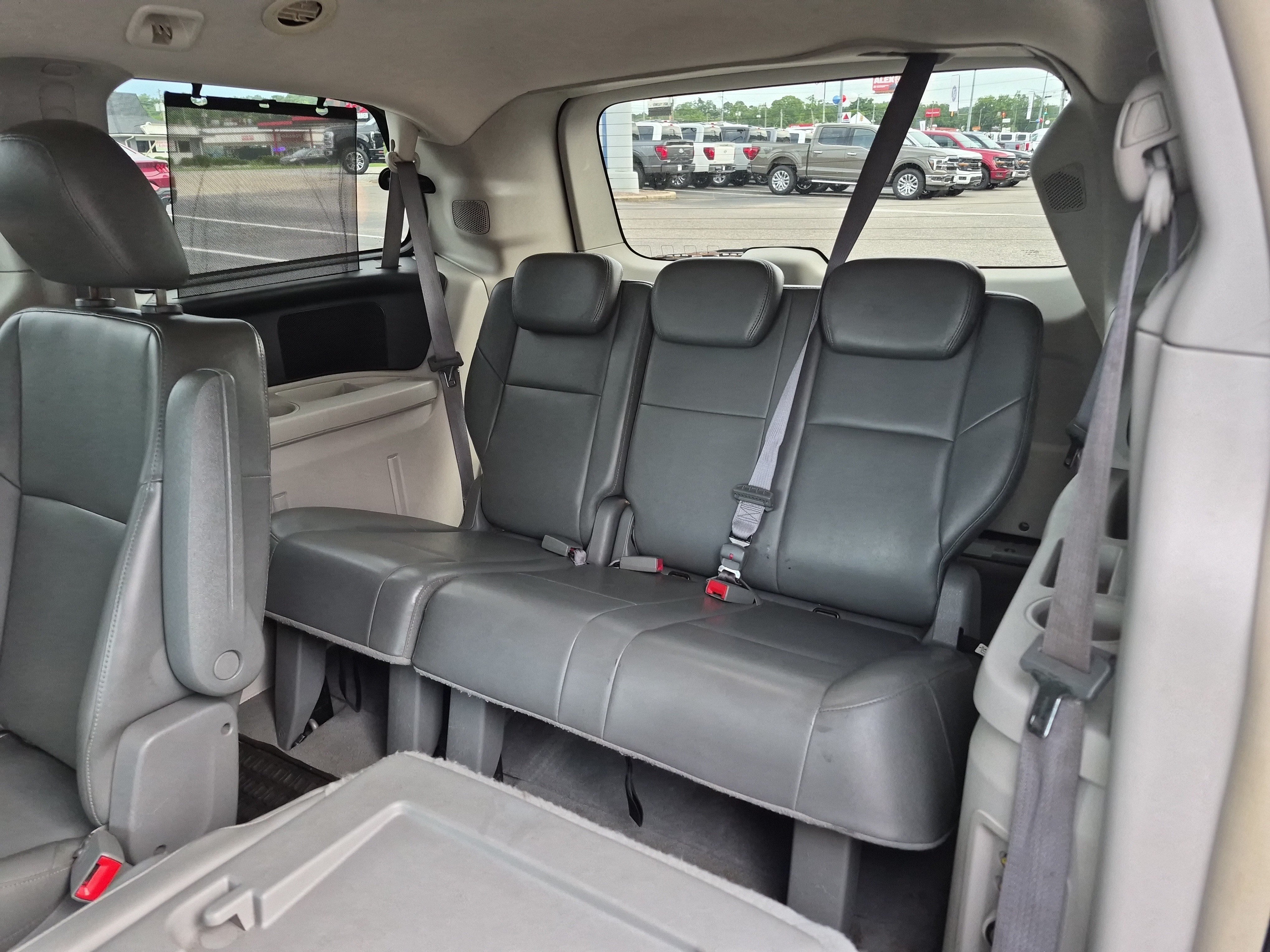 Used 2010 Volkswagen Routan SE FWD image 15