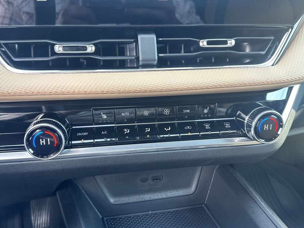 New 2026 Chevrolet Equinox ACTIV w/ LPO, Floor Liner Package image 10