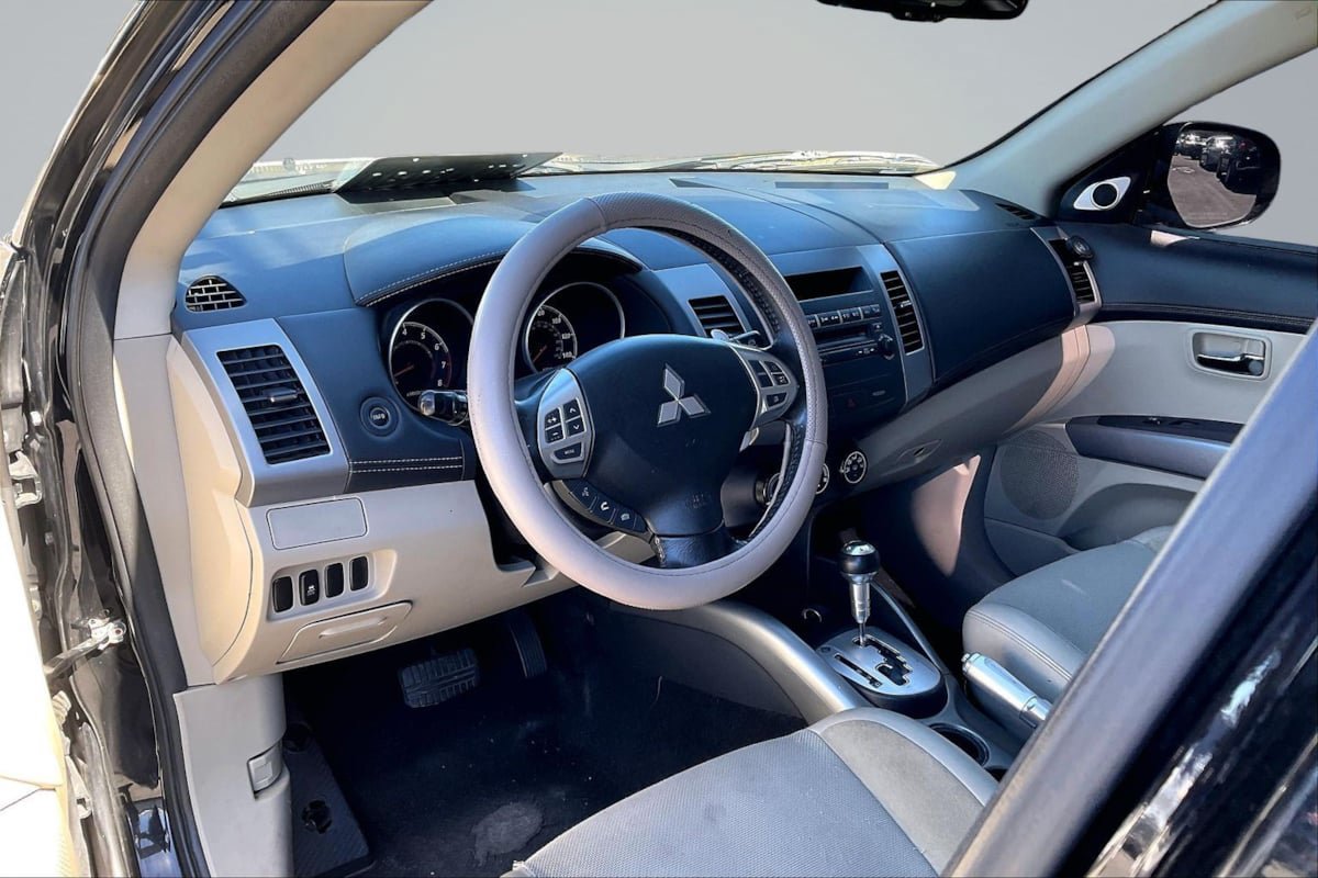 Used 2012 Mitsubishi Outlander SE FWD image 14