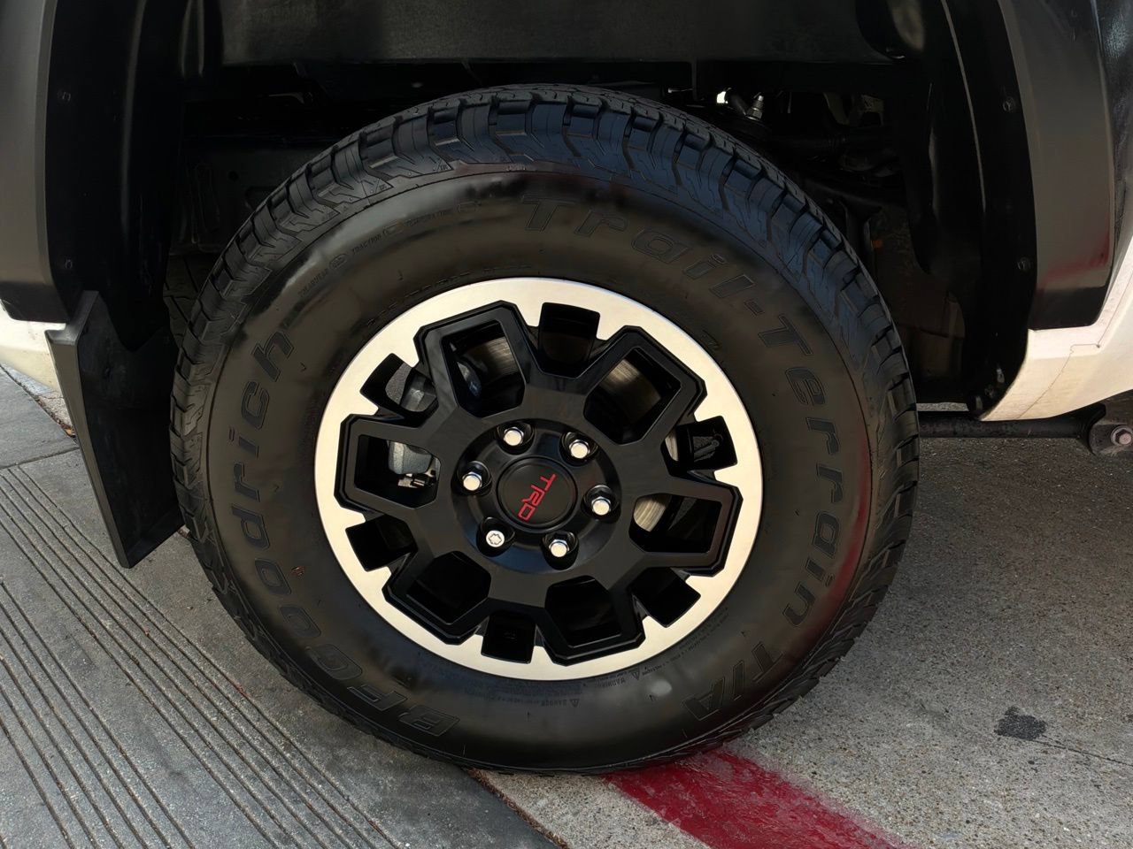 Used 2024 Toyota Tacoma TRD Off-Road w/ TRD Off Road Premium Package AWD/4WD image 9