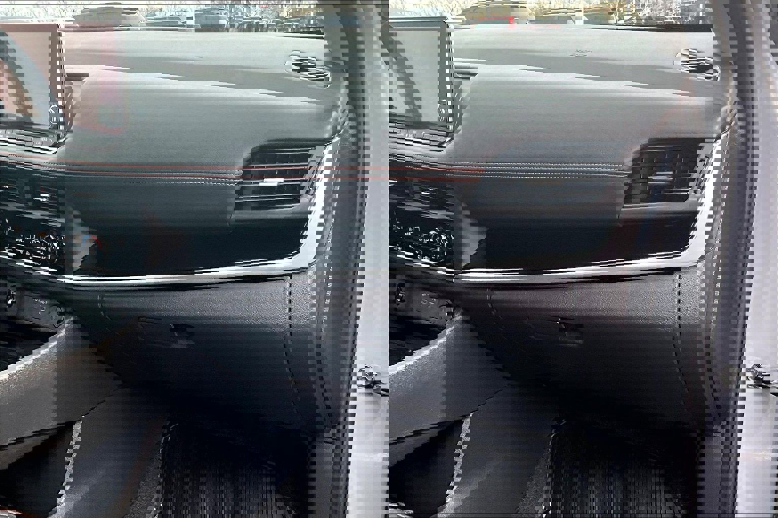 Used 2025 Nissan Rogue SV image 15