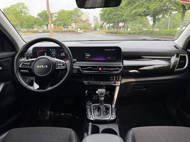 Certified 2025 Kia Seltos S FWD image 35