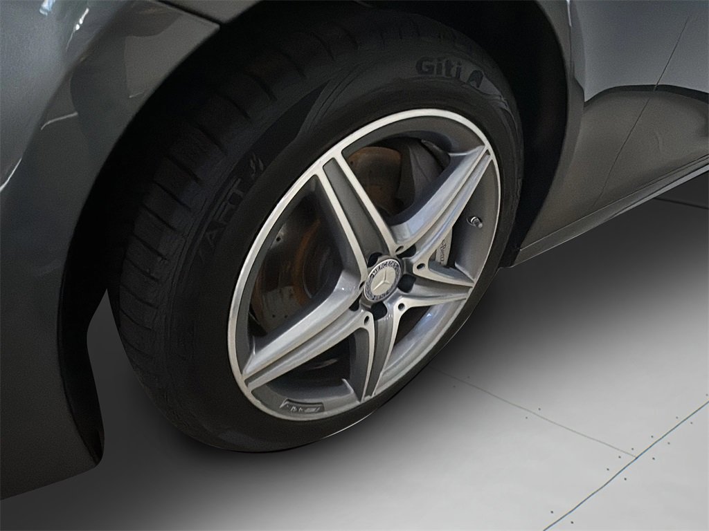 Used 2017 Mercedes-Benz E 300 4MATIC image 4