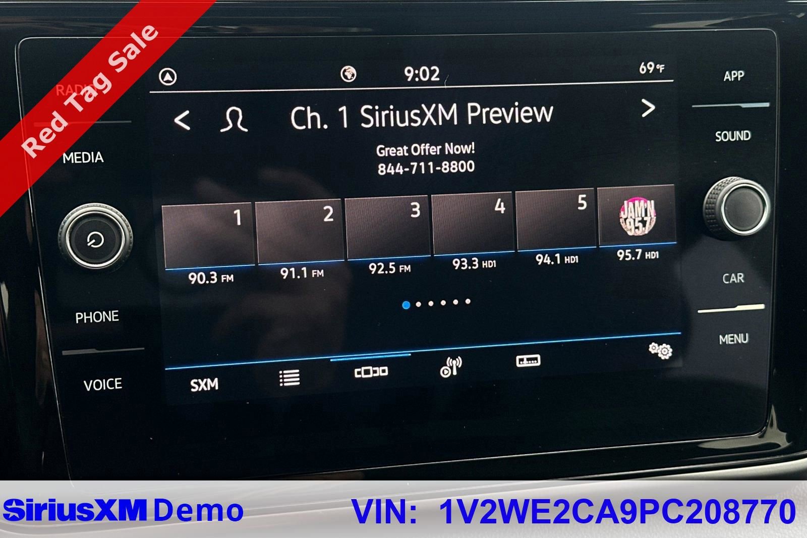 Used 2023 Volkswagen Atlas Cross Sport SE image 28