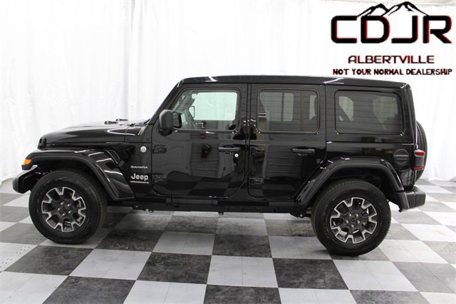 Used 2024 Jeep Wrangler Sahara w/ Technology Group image 4