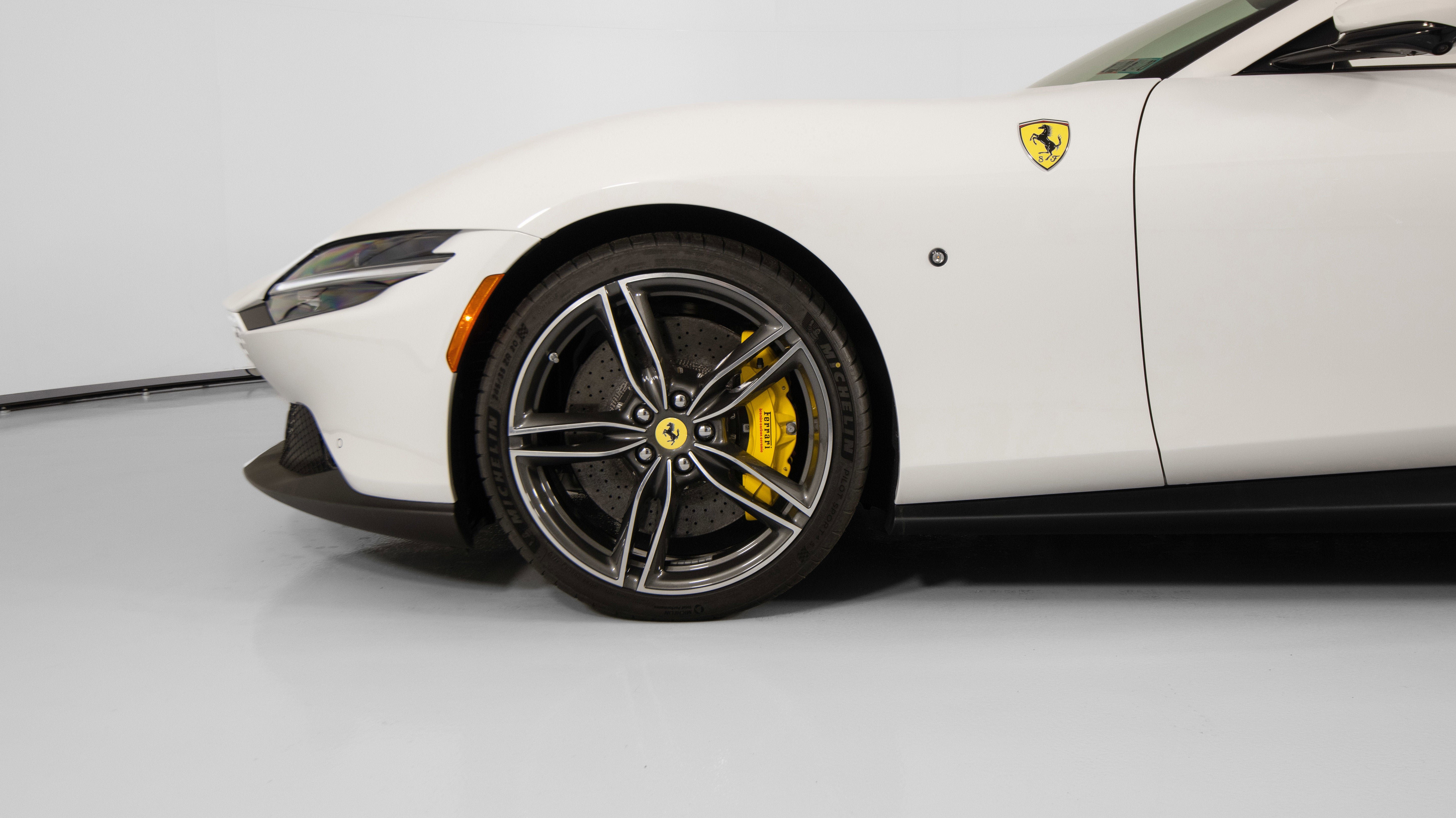 Certified 2026 Ferrari Roma Spider RWD image 12