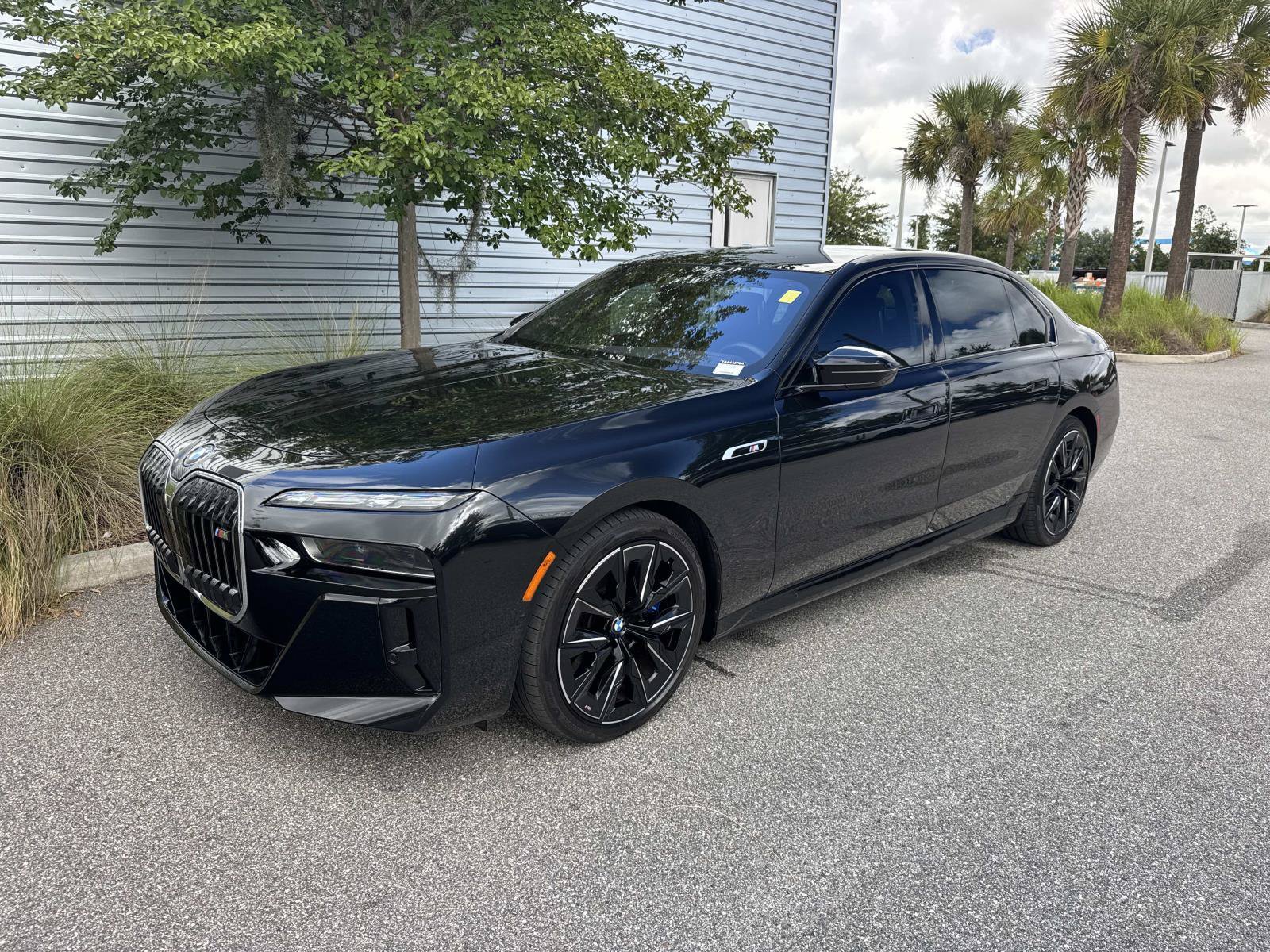 Used 2024 BMW i7 M70 w/ Executive Package AWD/4WD video 1