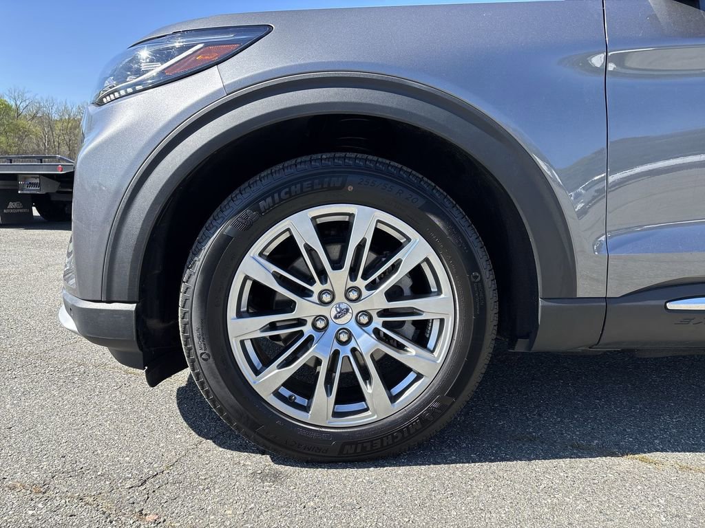 Used 2025 Ford Explorer Platinum RWD image 19