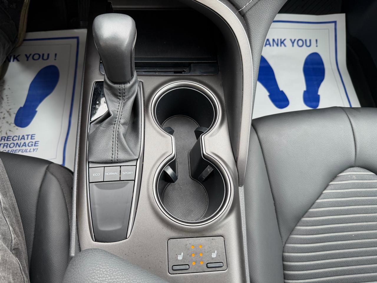 Used 2023 Toyota Camry SE w/ Cold Weather Package image 18